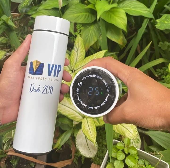 500ml sublimation bottle with LED temperature display, customizable.